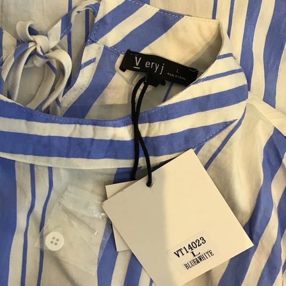 Very J Blue/white striped bell sleeve top L NWT - Picture 4 of 6